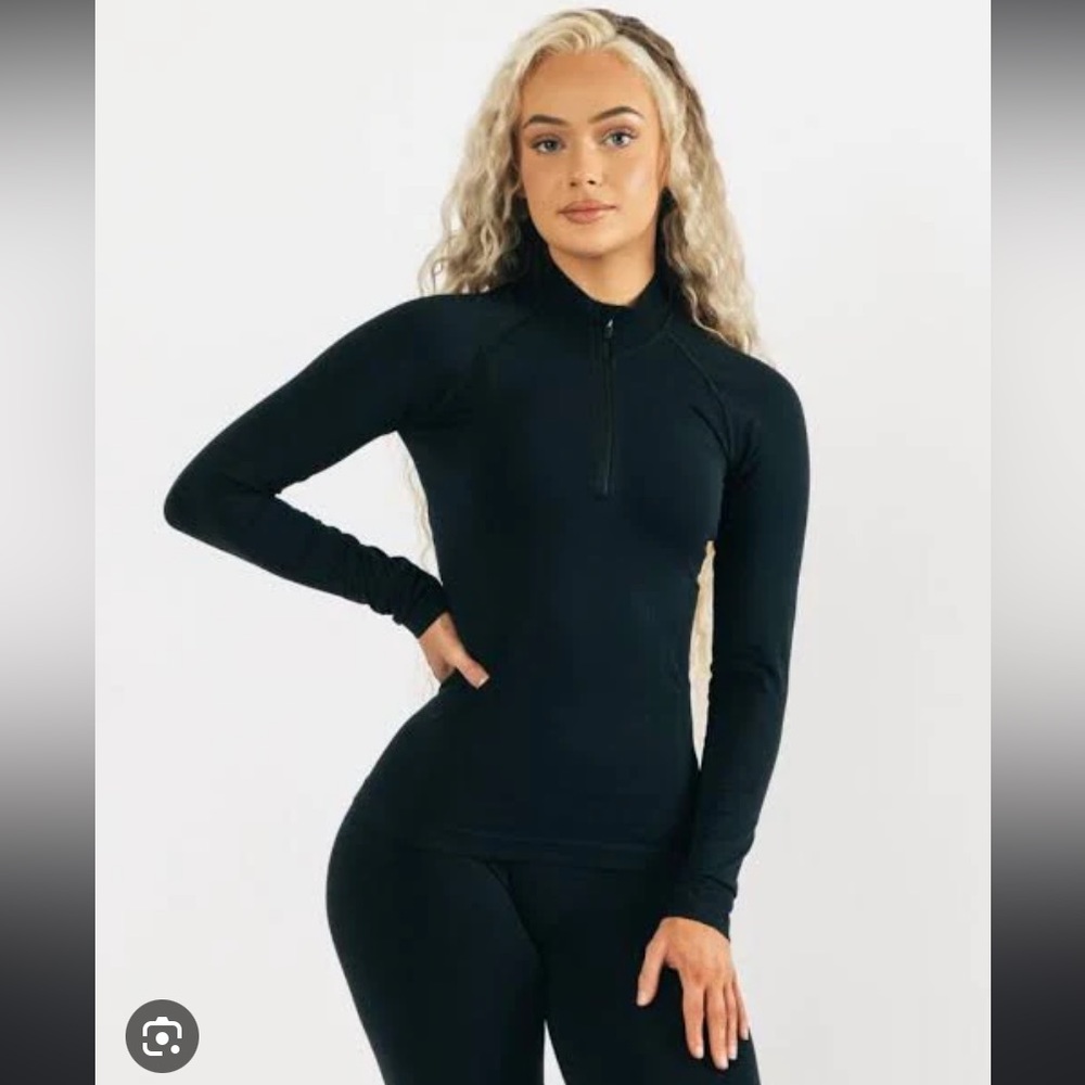 Alphalete Seamless Pullover - Black (S)